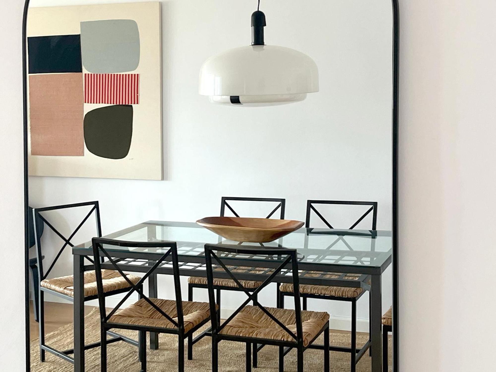 Stylish Well-connected Beachfront Flat Valence
